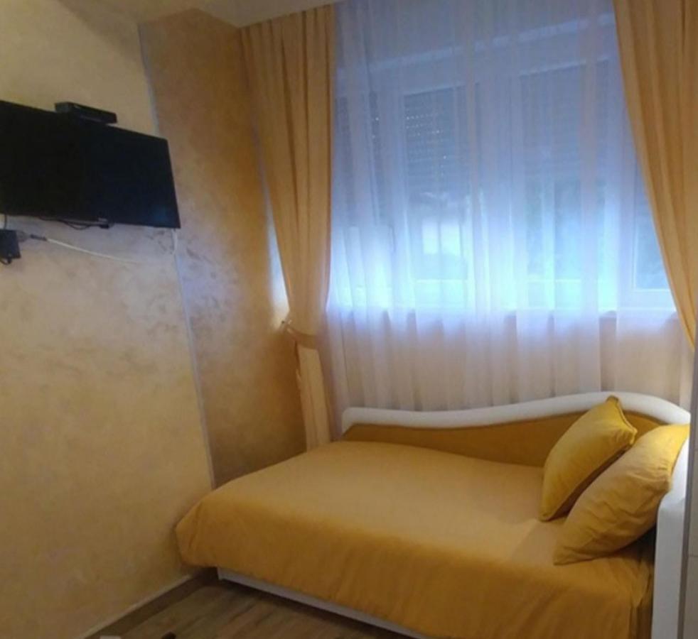 Elena Lux Apartment เบลเกรด ภายนอก รูปภาพ